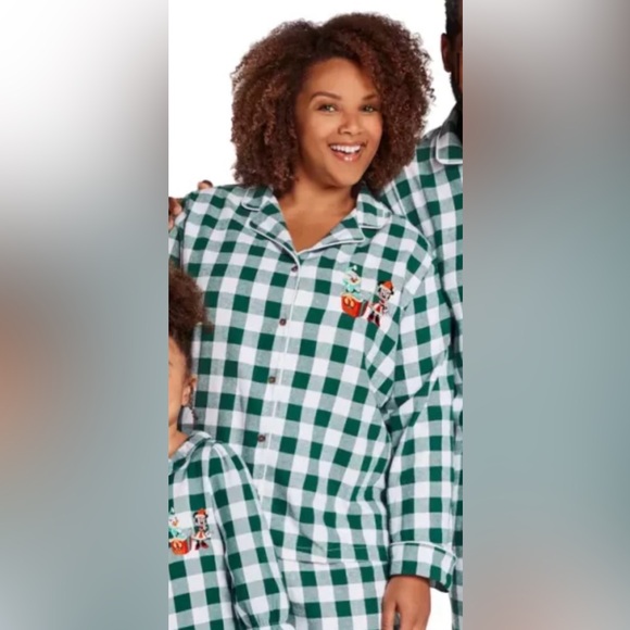 ❌Sold❌ Disney store Minnie Mouse and Daisy Duck holiday pajamas women size L GUC - Picture 2 of 12